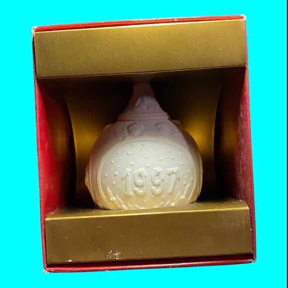 Lladro Year 1997 Ball Ornament Baby’s First Christmas Porcelain #16539 - Picture 8 of 16